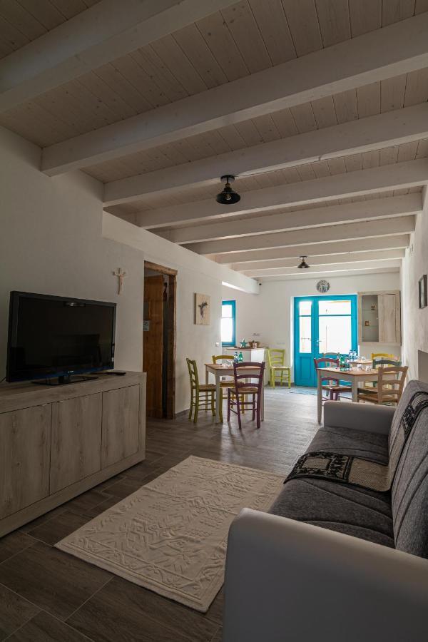 La Vecchia Dimora Bed & Breakfast Marrubiu Exterior photo